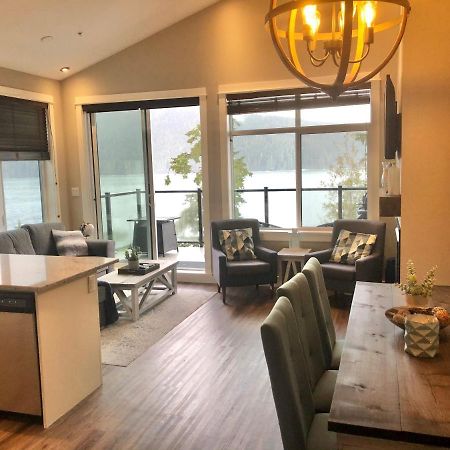 Sandy Feet Retreat Port Renfrew- Oceanfront 2Br Modern Cottage מראה חיצוני תמונה