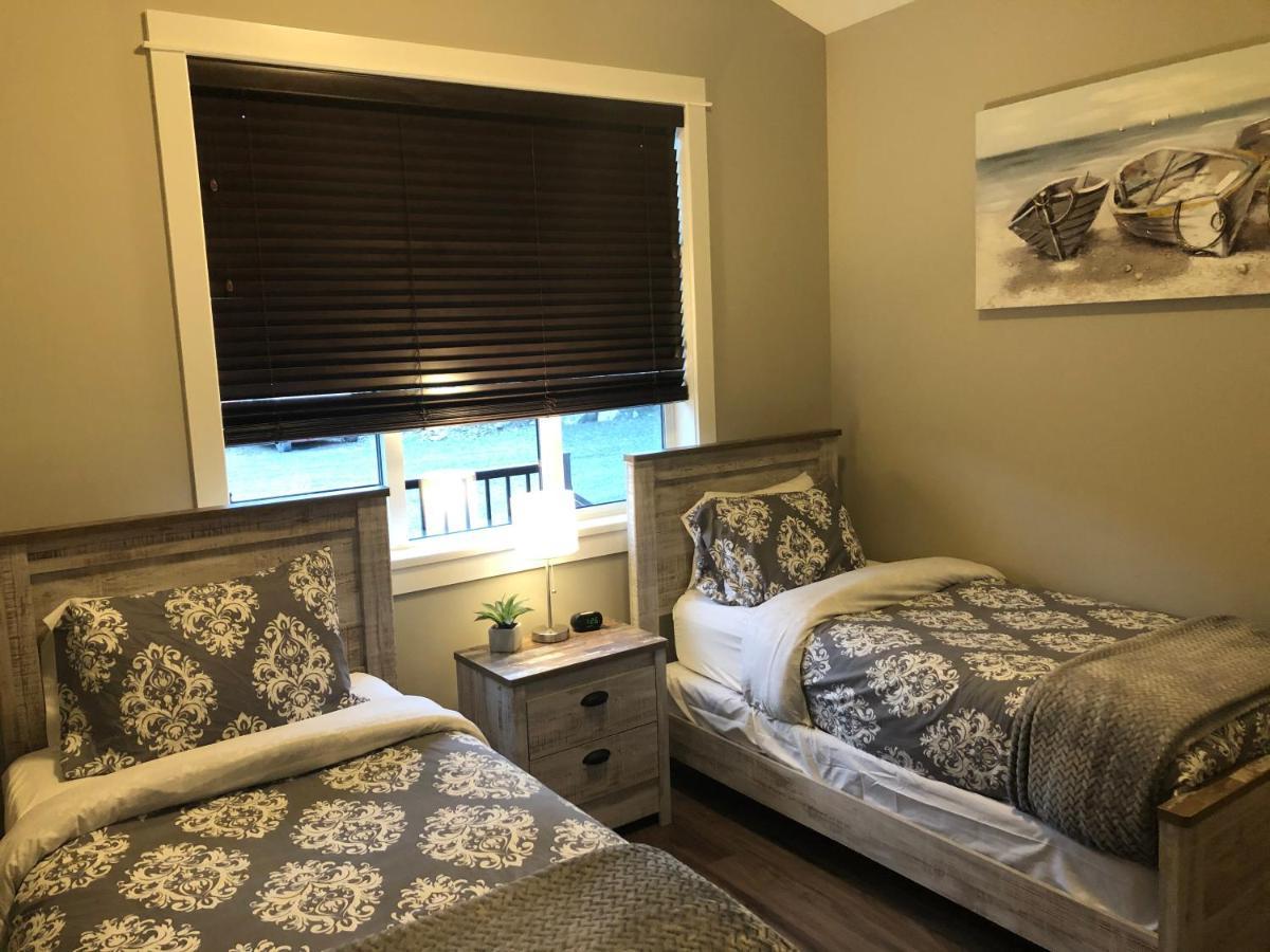 Sandy Feet Retreat Port Renfrew- Oceanfront 2Br Modern Cottage מראה חיצוני תמונה