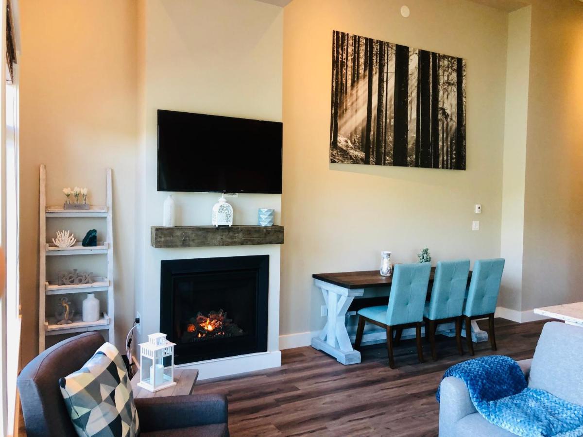 Sandy Feet Retreat Port Renfrew- Oceanfront 2Br Modern Cottage מראה חיצוני תמונה